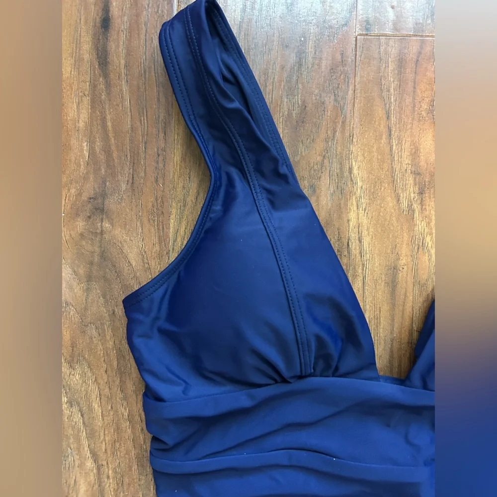 Quince Italian Plunge Wrap One Piece Swimsuit in Navy Blue women’s size M NWT - Picture 5 of 6